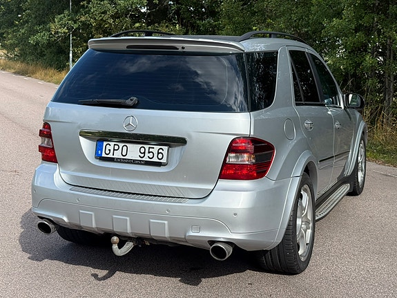 Mercedes-Benz ML500 4 of 9