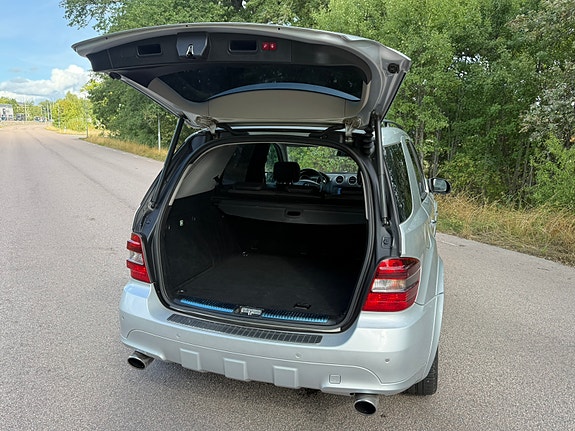 Mercedes-Benz ML500 7 of 9