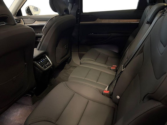 Volvo EX90 9 of 16
