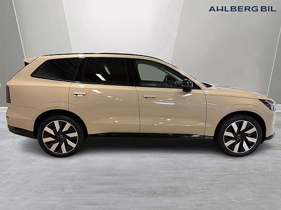Volvo EX90 10 of 16