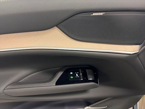 Volvo EX90 4 of 16