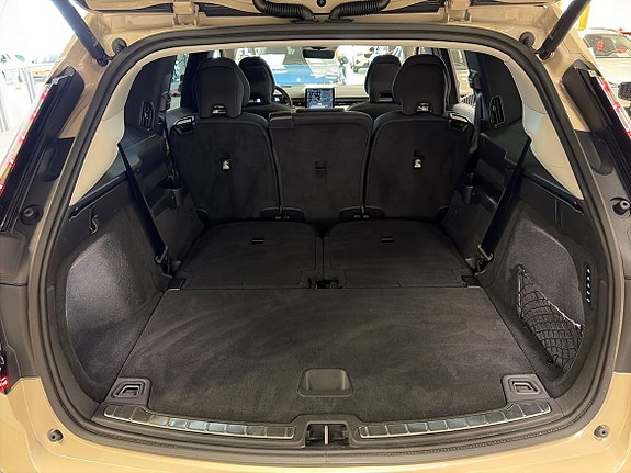 Volvo EX90 14 of 16