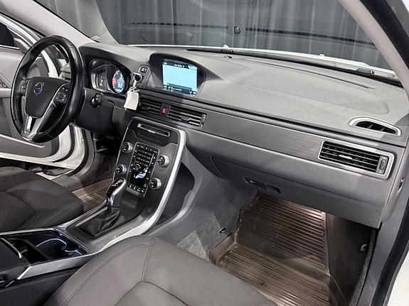 Volvo XC70 12 of 28