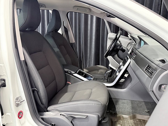 Volvo XC70 10 of 28