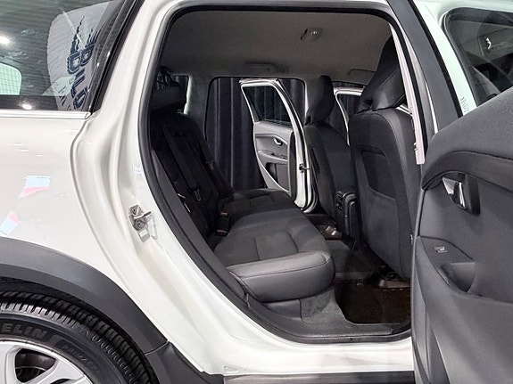 Volvo XC70 13 of 28
