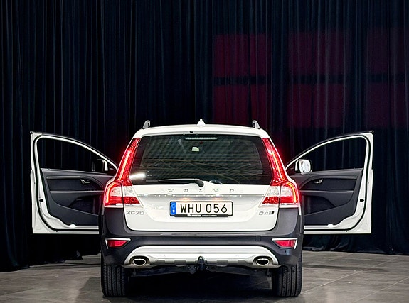 Volvo XC70 8 of 28