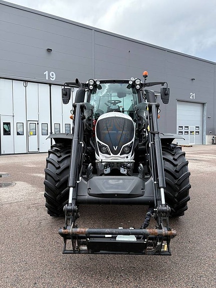Valtra N154E HiTech / Frontlyft / Lastare / 3 of 11