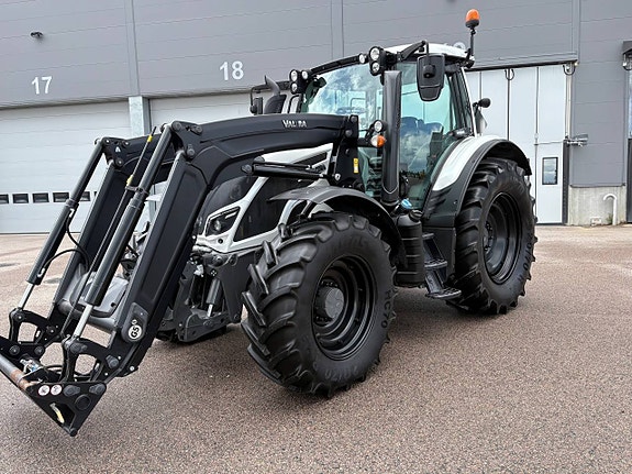 Valtra N154E HiTech / Frontlyft / Lastare / 2 of 11