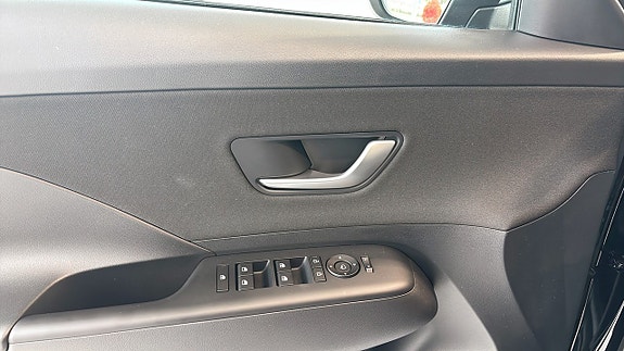 Hyundai Kona 11 of 12