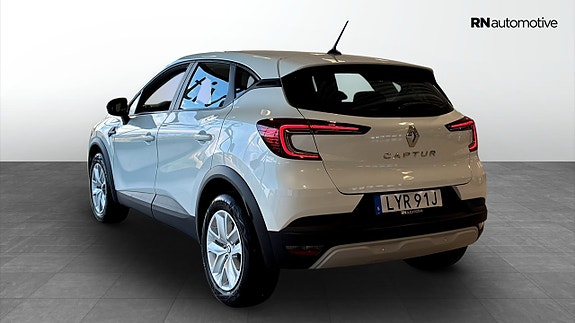 Renault Captur 3 of 24