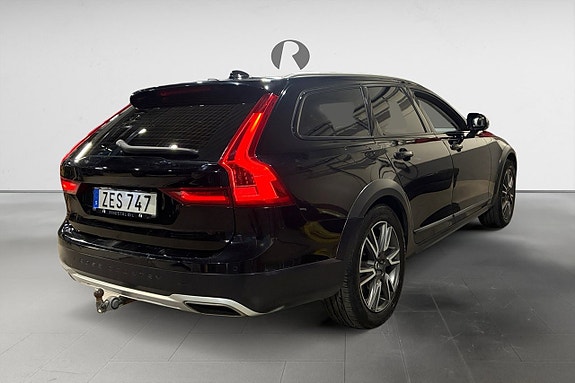 Volvo V90 Cross Country 7 of 17