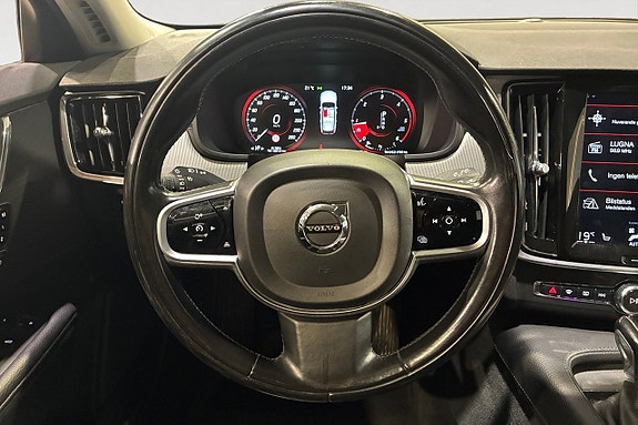Volvo V90 Cross Country 13 of 17