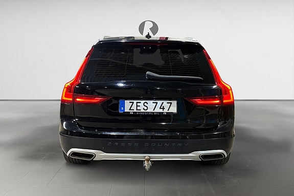 Volvo V90 Cross Country 6 of 17