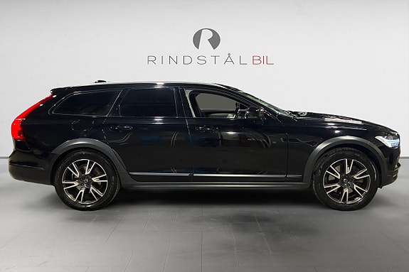 Volvo V90 Cross Country 8 of 17