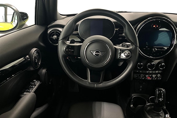 MINI Cooper S 9 of 17