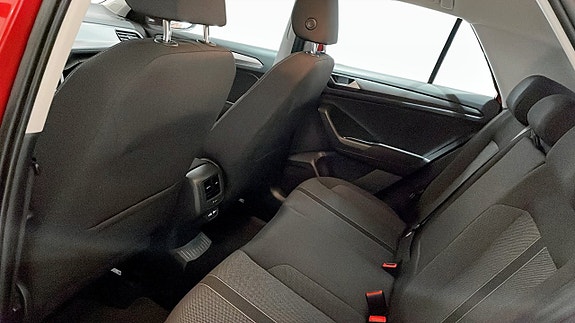 Volkswagen T-Roc 11 of 12