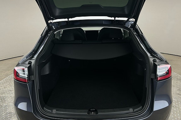 Tesla Model Y 13 of 25