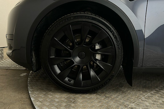 Tesla Model Y 11 of 25
