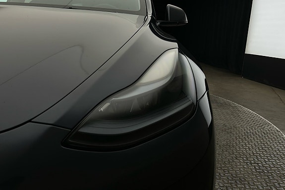 Tesla Model Y 10 of 25