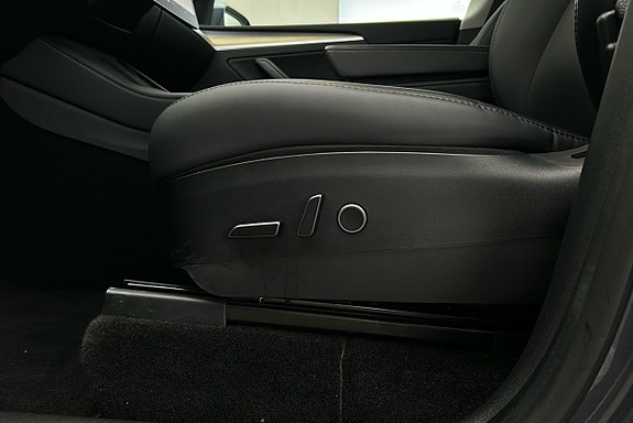 Tesla Model Y 15 of 25