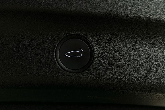 Tesla Model Y 14 of 25