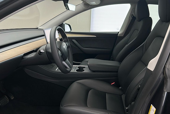 Tesla Model Y 9 of 25