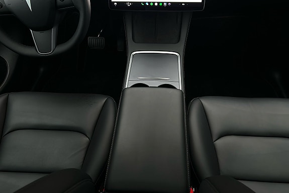 Tesla Model Y 8 of 25