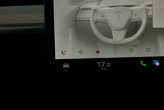 Tesla Model Y 20 of 25
