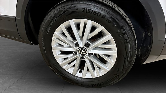 Volkswagen T-Roc 6 of 12