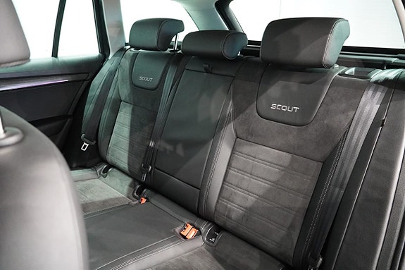 Skoda Octavia Scout 8 of 20