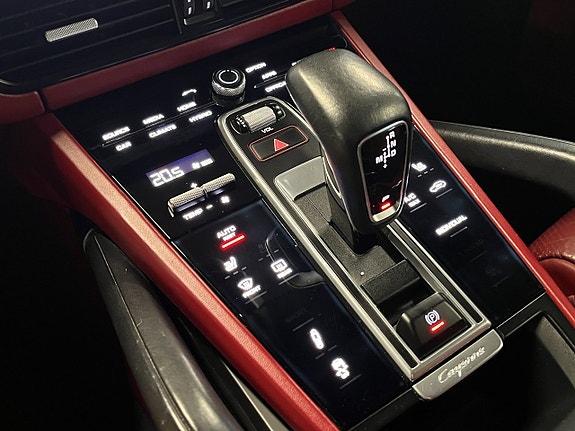 Porsche Cayenne 16 of 25