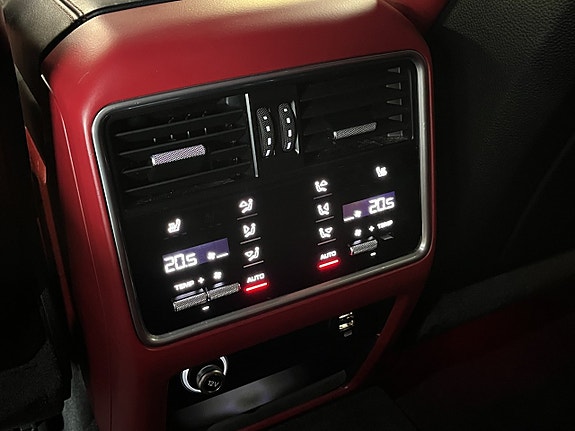 Porsche Cayenne 14 of 25