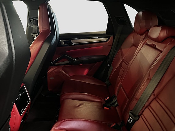 Porsche Cayenne 13 of 25