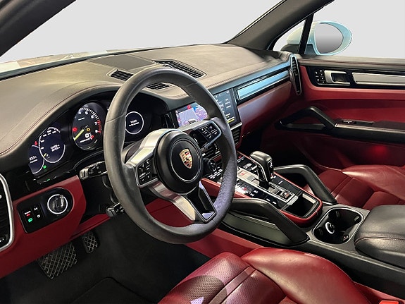Porsche Cayenne 9 of 25