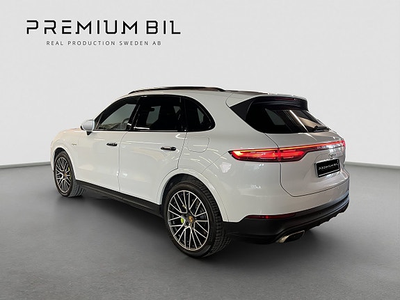Porsche Cayenne 5 of 25