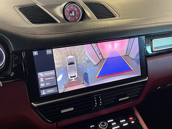 Porsche Cayenne 17 of 25