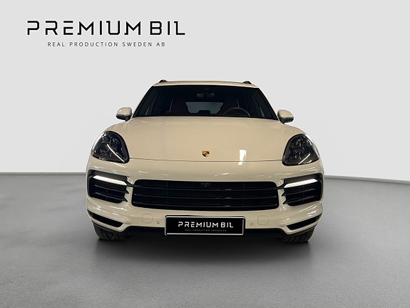 Porsche Cayenne 2 of 25