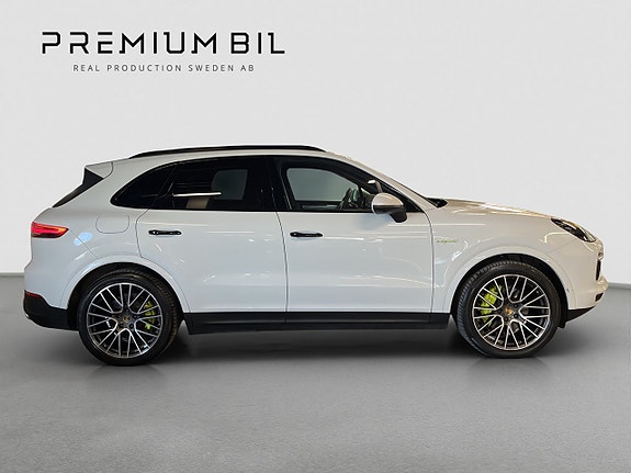 Porsche Cayenne 8 of 25