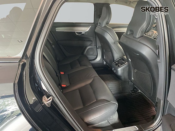 Volvo V90 Cross Country 11 of 30