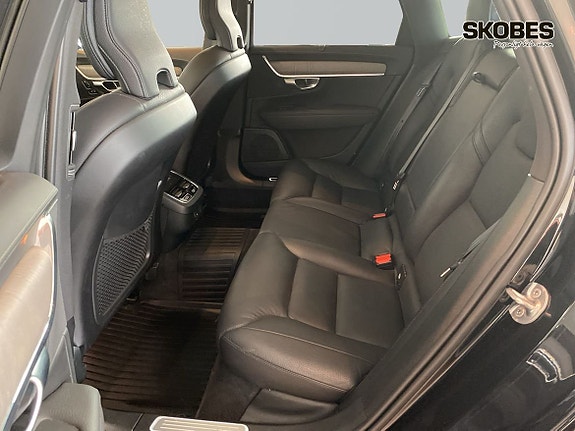 Volvo V90 Cross Country 10 of 30