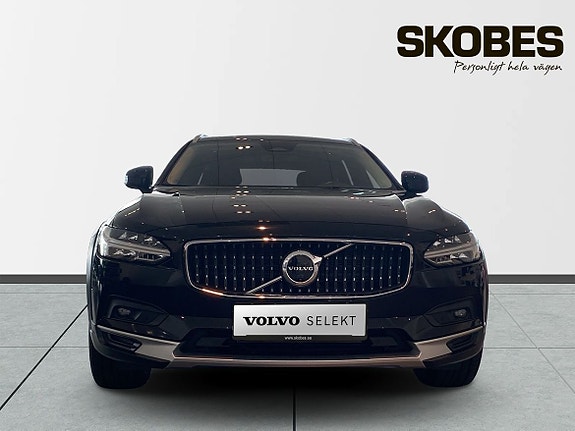Volvo V90 Cross Country 2 of 30
