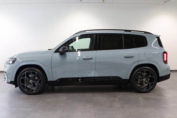 Mercedes-Benz GLB220 3 of 17