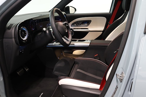 Mercedes-Benz GLB220 8 of 17