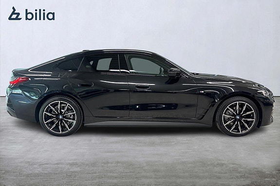 BMW i4 16 of 18
