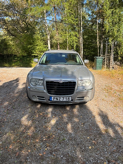 Chrysler 300C 3 of 5
