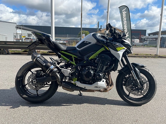 Kawasaki Z900 3 of 7