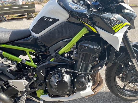 Kawasaki Z900 4 of 7