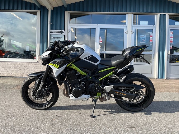 Kawasaki Z900 2 of 7