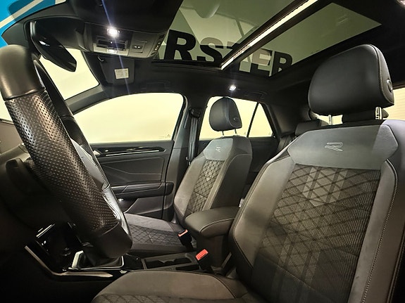 Volkswagen T-Roc 11 of 25