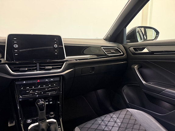 Volkswagen T-Roc 21 of 25